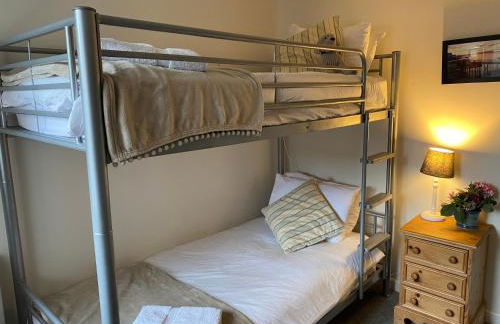 Trafalgar, lovely ground floor flat with outside patio garden, minutes walk to seafront - Photo 16