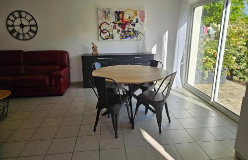 MAISON avec 1 CHAMBRE dans QUARTIER RESIDENTIEL VERDOYANT CALME - Foto 3