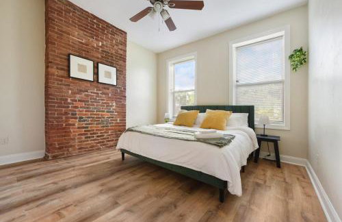 FREE Parking, Netflix in East Liberty By Parks and Uni - Foto 20