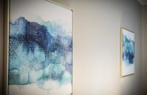 MK 2-Bedroom Contractor's Gem, 5 beds, sleeps 6, free parking - Foto 56