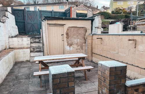 Hamilton House by Solace Stays - Photo 16