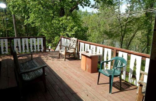 Secluded Cabin Rental for a Large Group Getaway on the Shenandoah River near Luray, Virginia - Photo 38