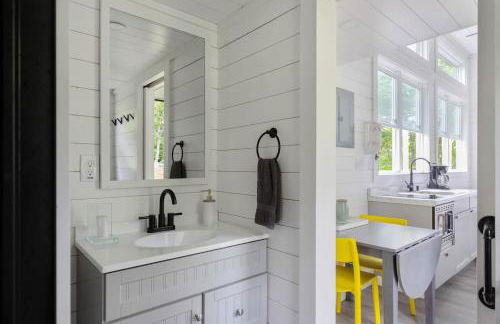 Riverside Tiny House with hot tub near Stowe - Foto 57