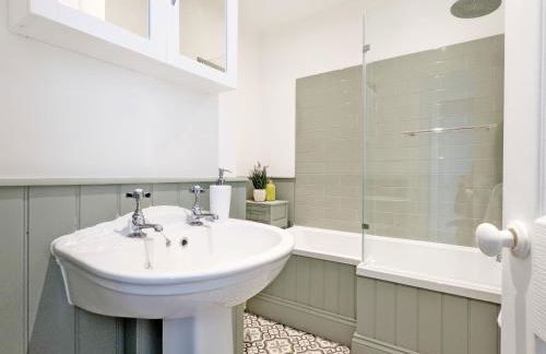 Sparrow Cottage - Westbourne - Photo 25