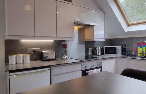 The Sawmills, Carlisle - Spacious 4 Bedroom Family House - Free WiFi - & Parking - Walk to Carlisle Castle - Foto 37