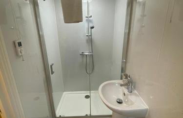 Riverside 2 Bedroom Apartment - Central Location - Foto 10