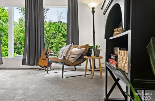 Creekside Oasis - 5BR Retreat with Pool & Hot Tub - Foto 29