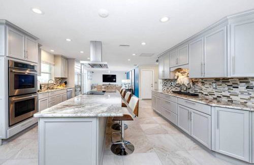 Luxe Private Waterfront Getaway with Pool in Ozona - Foto 12