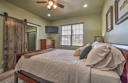 Modern Retreat with Deck Walk to White River! - Foto 13