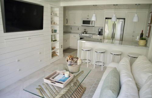 Exquisite Carpinteria Beach Cottage, Steps Away From The Beach - Photo 7