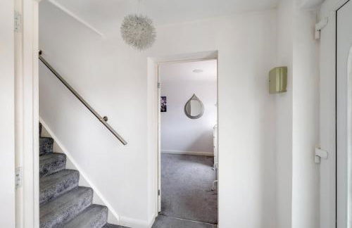 Elegant 5 Bed Home with Garden & Parking - Slough - Foto 27