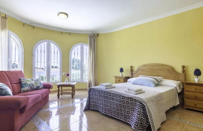 Charming Holiday Home in Calpe With Barbeque - Photo 16