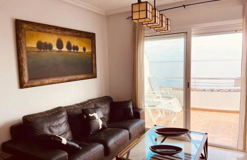 Apartamento en primera línea de playa con piscina y garaje gratuito - Foto 19