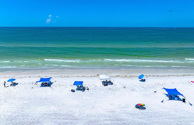 Direct Beachfront Delight by Beachside Management - Photo 32