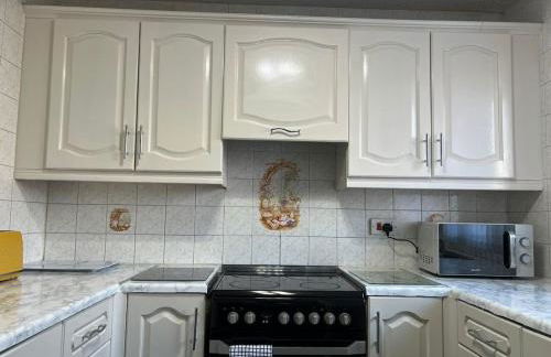 Abdul's Apartment BGH Free Parking - Foto 17