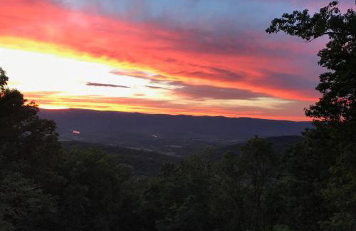 Overlook Cabin Hot Tub, Amazing Views, Fireplace - Foto 42