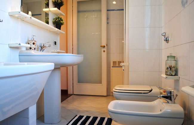 Bnbook - Sesto Calende Train Station - Foto 23