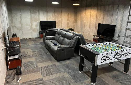 25-Bed, Amenity-Rich Estate in a Private Forest - Foto 4