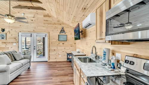 Greenbriar Place, Pickleball Court, Creek, WIFI, Mountain Views, Starting at 79" - Foto 4