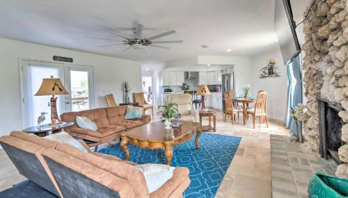 Remodeled Retreat on Homosassa River Canal! - Foto 4