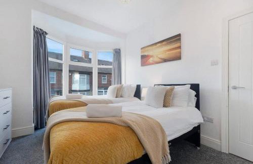 Spacious 4BR on Leafield Rd - Photo 3