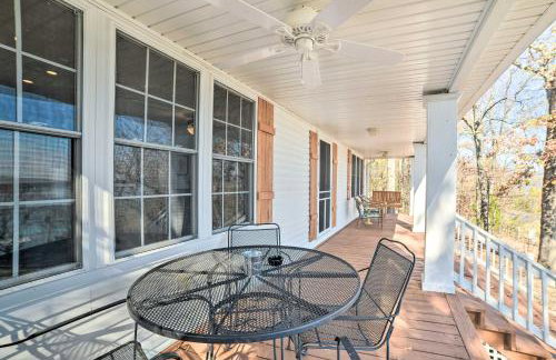 Country-Chic Home with Fire Pit, Steps to Lake! - Foto 24