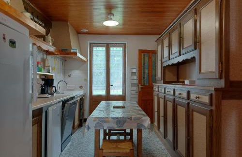 Maison spacieuse avec jardin, BBQ, table de ping-pong, proche commerces, pour 9 personnes et bébés - FR-1-581-96 - Foto 10