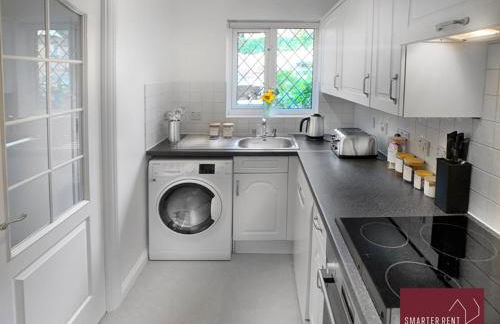 Woking - Parking Garden 2Bed - Photo 5