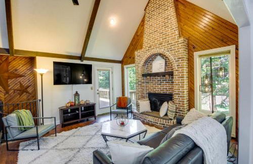 Overland Park Home with Fenced-In Yard and Gas Grill! - Foto 5