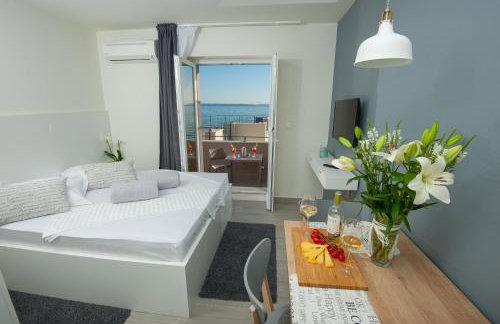 Seaside Luxury Suites - Photo 58