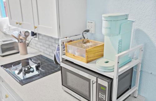 Private Retreat with Yard Near Hard Rock Stadium - Photo 4