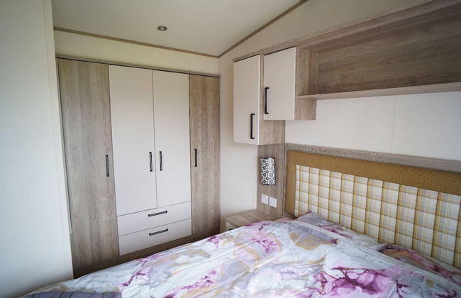 Stunning River View 2 Bedroom Caravan With Decking - Foto 4
