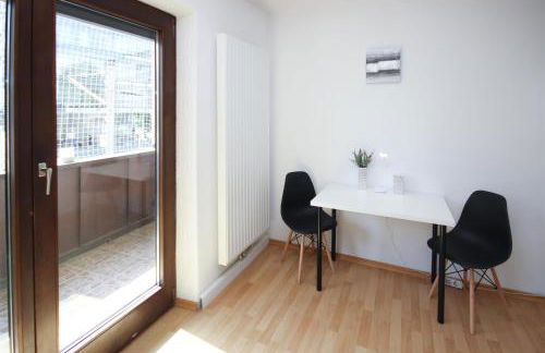 ALFA Apartment Stuttgart Mitte 2 Zimmer City-Lage Berliner Platz Balkon Netflix Küche WM l 2BR 5 Beds 6 People l Fully equipped Kitchen & Bathroom - Foto 12