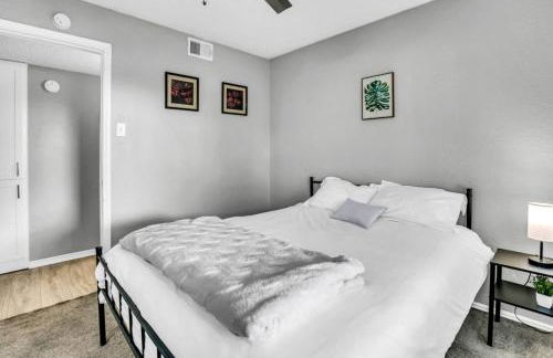 Relaxing 2BR Apartment with Pool and Gym - Foto 16