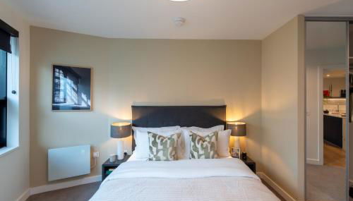 The Octagon by Your Perfect Stay Birmingham - Apart-Hotel Style - 24-Hour Reception & Gym - Foto 2, wardrobe