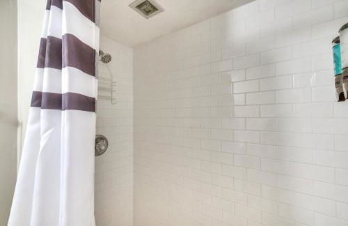 Daytona Condo with Community Pool, Walk to Beach! - Foto 21