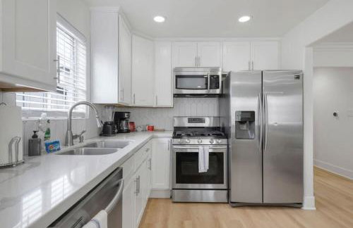 Modern Elegance- Big Group - Games - Sleeps 10 - Photo 4