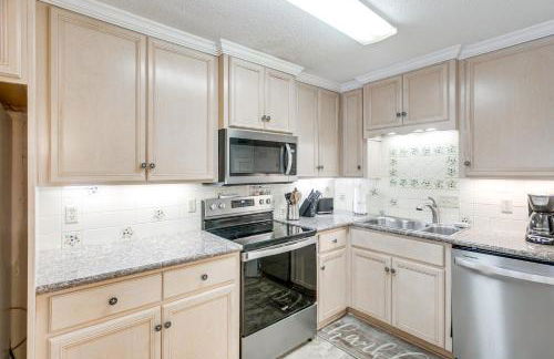 Resort-Style Condo in St Simons about 1 Mi to Pier! - Foto 10