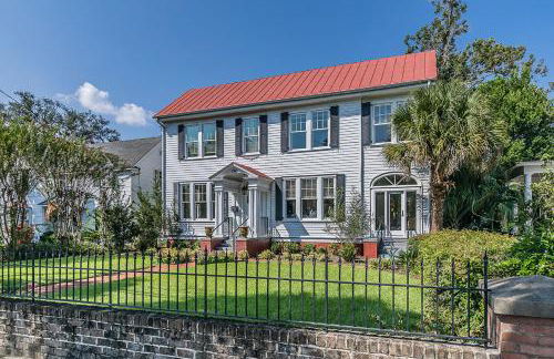 Historic Home Overlooking the Beaufort River Located on Bay St - Sleeps 10 - Foto 1