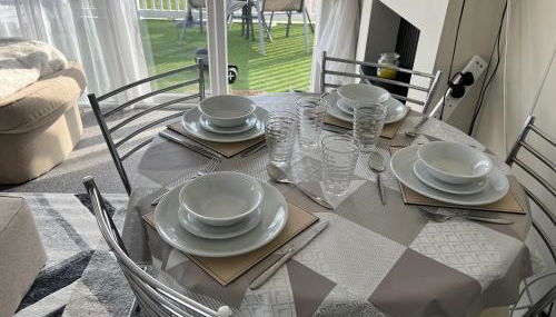 Seaview Caravan 2 Bedroom Sleeps 6 -WiFi -Smart Tv - Foto 5