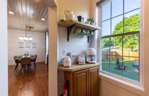 Cozy Spring Night HotTub Firepit PetFriendly Patio - Foto 15