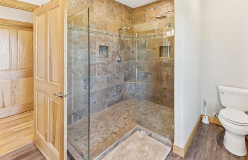 Lakeside 4BR Retreat Private, Peaceful & Scenic villa - Foto 34