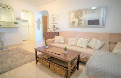 Spacious ground floor apartment overlooking the beautiful communal pool - Foto 24