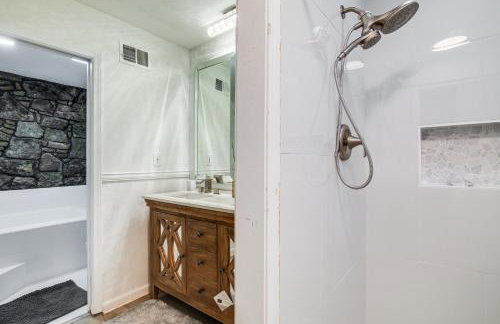 Private and Spacious Lakefront Home in Memphis! - Foto 16