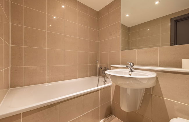 Spacious 2 Bed - Battersea High Street - Photo 33