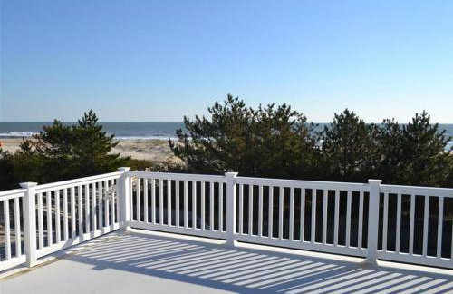 Single Family, Ocean Block, Wifi, Washer And Dryer, Second 2Nd Home From The Ocean! 2Nd From Ocean Contemporary Ship Bottom Home 14010 - Photo 7