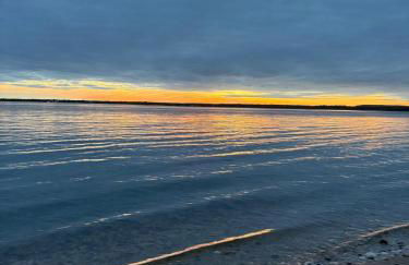 Waterfront Designer Retreat! Stunning Sunsets! Less than 5 minutes to the beach! - Foto 23