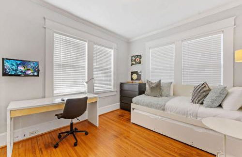 Vibrant and Cozy 2BR near Uptown with Balcony - Foto 9