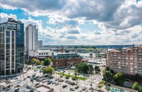 Chic 5 BD home in Little Italy - Foto 41