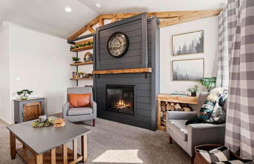 Modern Cabin Vibes, Vaulted ceilings, Sleeps 8! - Foto 5
